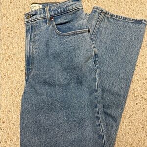 Abercrombie Curve Love Ultra High Rise 90s Straight Jean